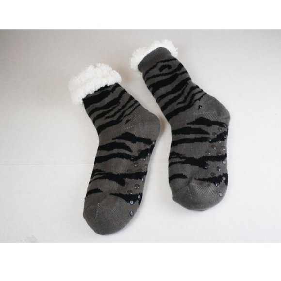Tiger Print Gray Slipper Socks Faux Sherpa Lined - Picture 2 of 6